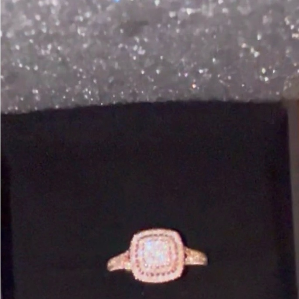 Kay Jewelers 10K Gold Diamond Cluster Halo Ring